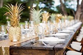 décor-table-doré-ananas-mariage-tropical